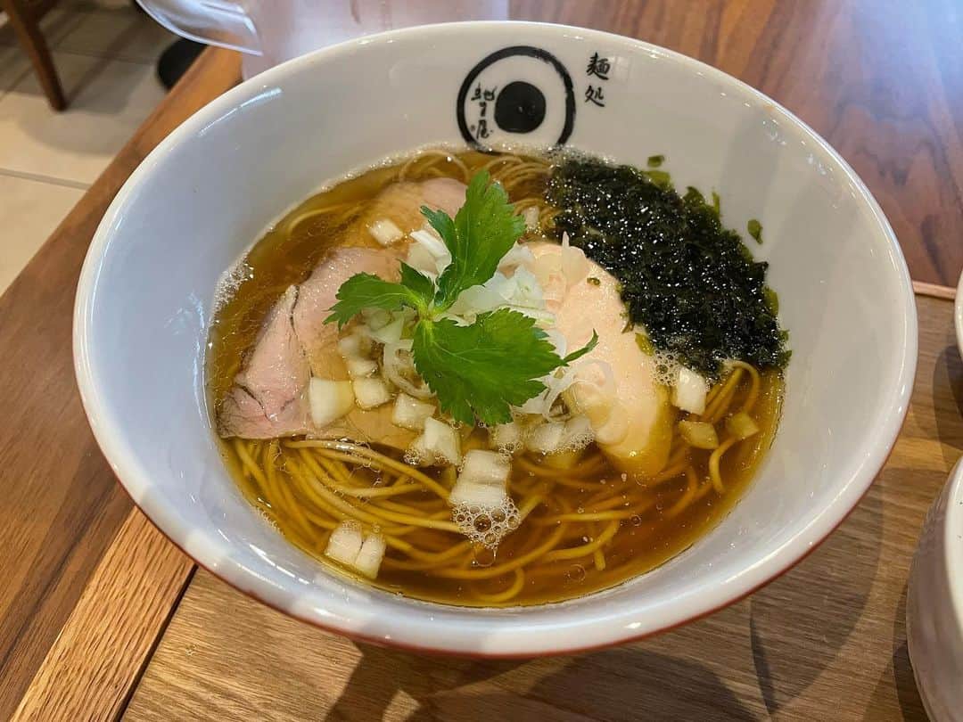羽尻紘規のインスタグラム：「… 蛇の目 鷄煮干しそば チャーシューすだち丼 丼、史上一番さっぱりしてる お店までの道が細くて雰囲気あって猫の事務所かと思った #京都河原町 #ウマッシュ」