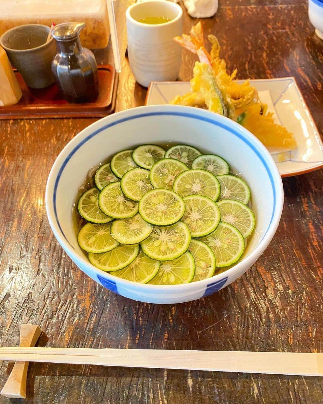 岡部あゆみさんのインスタグラム写真 - (岡部あゆみInstagram)「すだち蕎麦🥢 見た目も涼しい🎐✨」8月25日 16時32分 - ayumi_okabe