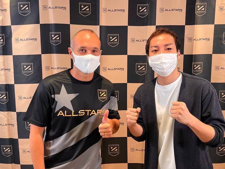 GENKIモリタさんのインスタグラム写真 - (GENKIモリタInstagram)「先日のイニエスタとの対談写真✨ @andresiniesta8   イニエスタ選手とはご縁あるなー！ アスリートとのコラボはどんどんしたいので、 ご連絡お待ちしております😁 フォローはDMはこちらから @genki_morita  ーーーーーーーーーーーーー #イニエスタ #GENKIモリタ #ウイニングイレブン #プロゲーマー #eスポーツ #efootball #FIFA #サッカー #ウイイレ #ALLstars」8月25日 17時41分 - genki_morita