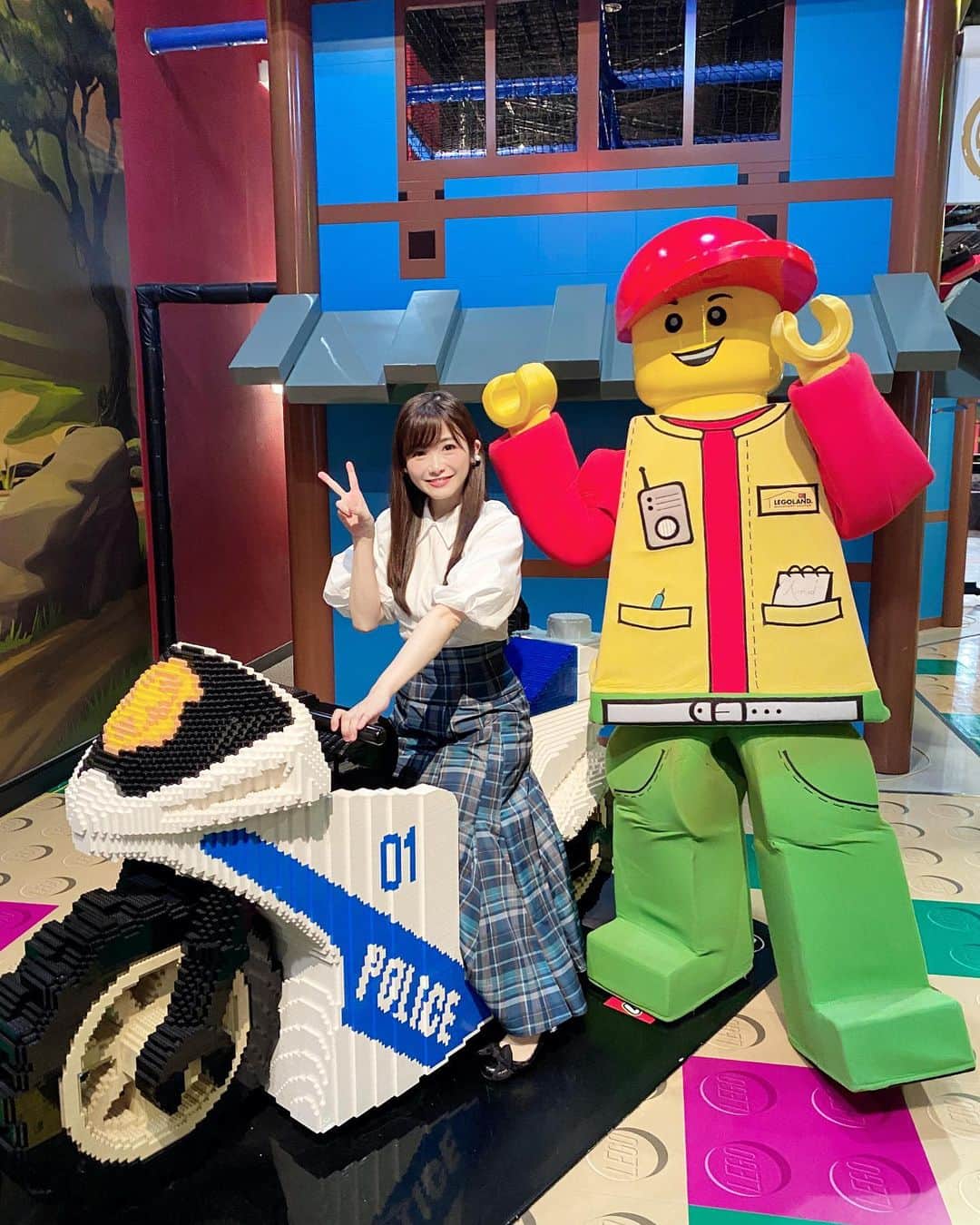 榎本麗美のインスタグラム：「. レゴランド東京 の 【マスター・モデル・ビルダーコンテスト】の司会を担当しました。  レゴは、想像力や空間認識能力、論理的思考や集中力などを育む事が出来るんです✨ 宇宙飛行士部にも良いかも...と思ったり！  すごく久しぶりに、宇宙以外のお仕事を させて頂いたので記録😳📝  ▶︎youtu.be/DgfeD4YxCKc  #lego #レゴランド #レゴ」