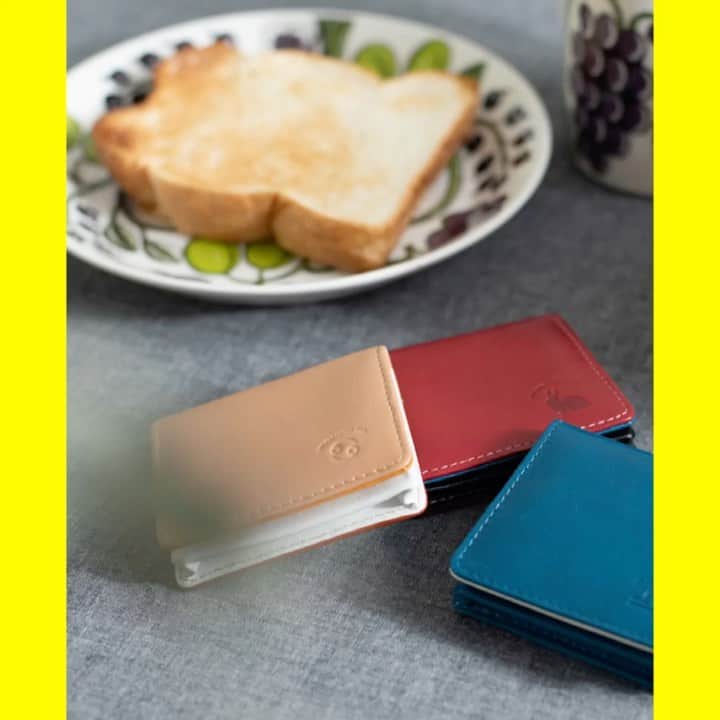e-monoのインスタグラム：「いつでも一緒にいられる革小物シリーズ。   シンプルなつくりのBOXコインケースは、 コインケースとしてはもちろん、 ピルケースや持ち運び用のアクセサリーケースなど、 実は✨様々な用途でお使いいただけます。   手のひらに収まるかわいいサイズ感は、 さりげないプレゼントにもぴったりです🎁」