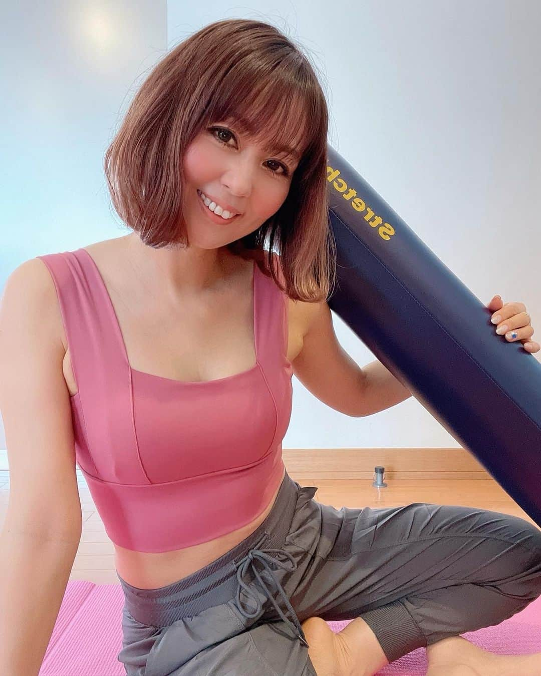 ikuさんのインスタグラム写真 - (ikuInstagram)「こんばんは♡ おつかれさまー♡ ・ Newウェア😊💕 YOGA＆FITNESS JE さんのもの🎵 ブラトップ結構幅もあるししっかりしてるからこれ1枚でも安心✨ パンツも動きやすいしトップスもバックのデザインが可愛いの🙌 ・ 本日19時から5時間限定で全商品20% off＋送料無料キャンペーンやってるみたい。 期間：8/25（水）19:00～23:59まで 私のプロフィール欄にURL貼り付けてあります❤️   ・ブラトップ 販売価格：1,950円（税込）→1,560円（税込）   ・トップス 販売価格：2,950円（税込）→2,360円（税込）   ・パンツ 販売価格：2,850円 （税込）→2,280円（税込）  トータルで揃えても安い〜♪  8/26（木）以降はLINE@友達追加で10%offになるみたい。 クーポンは私のプロフィール欄のURLから取得してね‼️  @cheriee515 ・ ⚠️クーポンを先に取得してからご購入ください。    ・  #楽天#ジム#フィットネス #ジムウェア #ヨガウエア #スポーツウェア#gym#gymgirl」8月25日 19時03分 - cheriee515