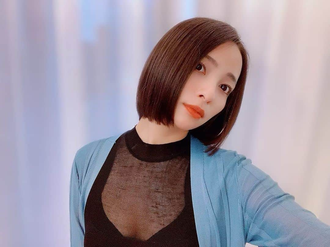 水崎綾女さんのインスタグラム写真 - (水崎綾女Instagram)「I  got my hair cut:D 4-5cmカット&髪質改善トリートメント&カラーしてもらったよ☺️🧡 @chisaki_inoue さん ありがとうございます♡ * * * #hair #haircolor #haircut  #ヘアカット #ヘアサロン #ヘアトリートメント #髪質改善 #アールサロン #ショートボブ #ヘアスタイル #ボブ #ロブ」8月25日 19時24分 - misakiayame