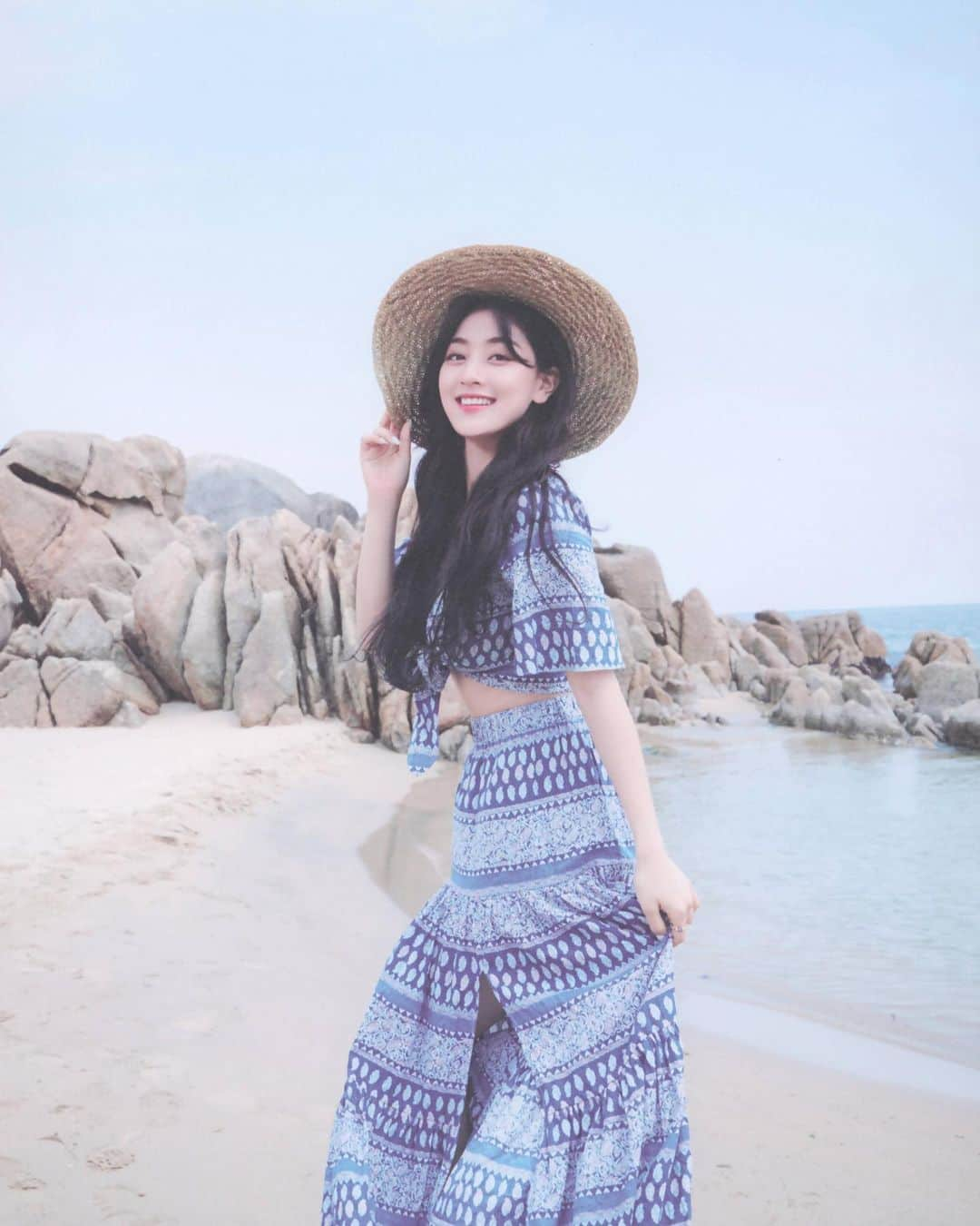 ジヒョさんのインスタグラム写真 - (ジヒョInstagram)「♡ good morning everyone <333⠀ — Yes I‘m Jihyo Photobook › © njmsjmdct2」8月25日 19時51分 - jypjihyo