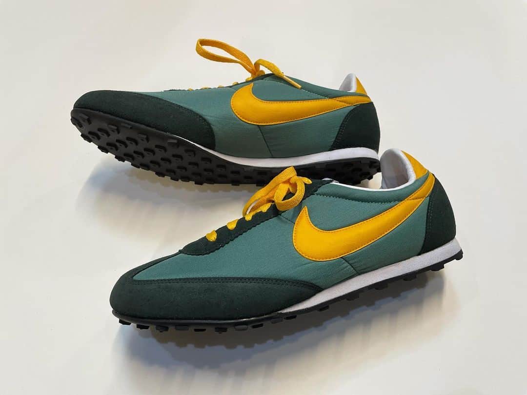 Sneaker At Randomのインスタグラム：「NIKE オレゴンワッフル ソール再接着と履き口張替え修理  剥がれてしまったソールを再接着する際は、ソールについている劣化した接着剤を綺麗に除去するのが大事です。 ※下処理がしっかりできていないと、すぐにまた剥がれてしまったり、つかなかったりします。  ご依頼ありがとうございます。  #nike  #nikeワッフル #nikewaffle #ワッフル #vintage  #スニーカー好き#スニーカーアトランダム #スニーカー #スニーカー修理 #修理職人 #市川 #本八幡 #大阪 #心斎橋 #sneakeratrandom #sneaker #shoestagram #repair」