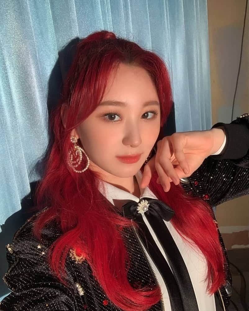 イ・チェヨンさんのインスタグラム写真 - (イ・チェヨンInstagram)「chaeyeon iconic red hair 💞 — #이채연 #채연 #chaeyeon #leechaeyeon #아이즈원 #アイズワン #izone」8月25日 21時05分 - demonsbasements