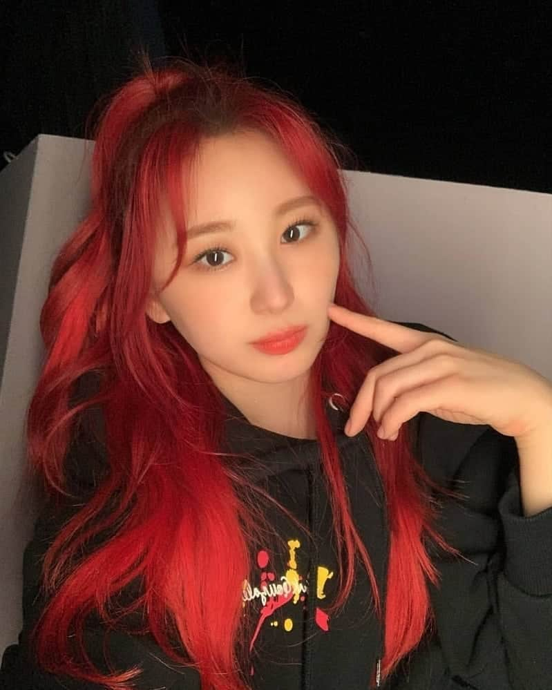 イ・チェヨンのインスタグラム：「chaeyeon iconic red hair 💞 — #이채연 #채연 #chaeyeon #leechaeyeon #아이즈원 #アイズワン #izone」