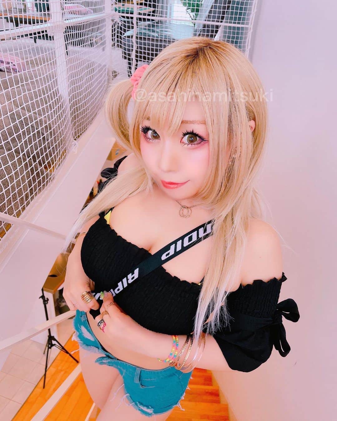 のインスタグラム：「💛💛    #コスプレ #グラビア  #life #instagood #instagram #instalike  #cosplaygirl #selfie #cosplayer #cosplay #otaku #gamergirl #gamergirls #自撮り女子 #japanesegirl #japanese #japanesecosplay  #curvygirl #gal #xoxo💋 #코스프레 #여자 #여자친구 #fllowme」