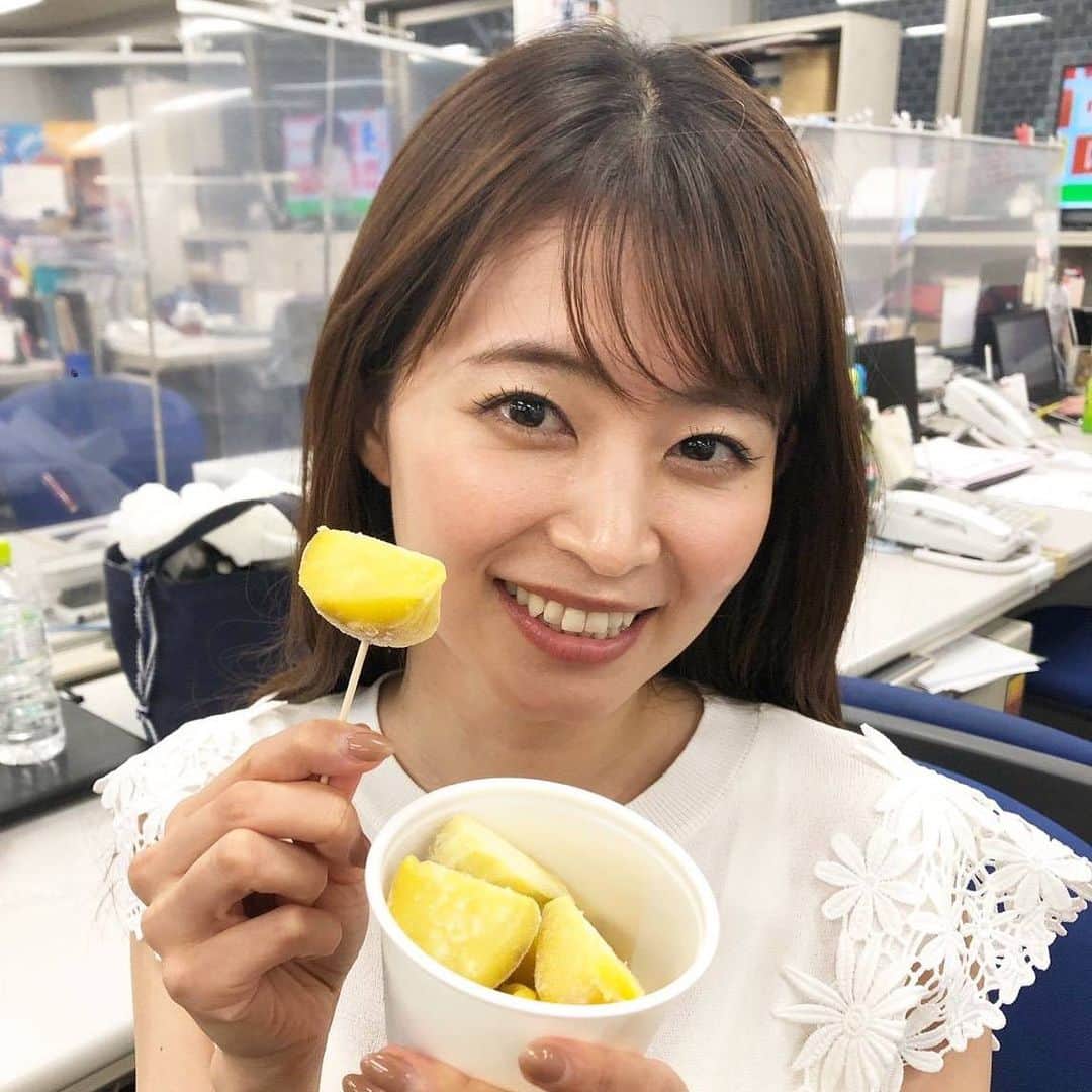 札幌テレビ「どさんこワイド朝」のインスタグラム：「大家アナが食べようとしているサツマイモ🍠 実は、夏にピッタリな一品なんです‼️  #詳しくはあすのどさんこワイド朝で #大家彩香 #シャリシャリねっとり #〇〇焼いも」