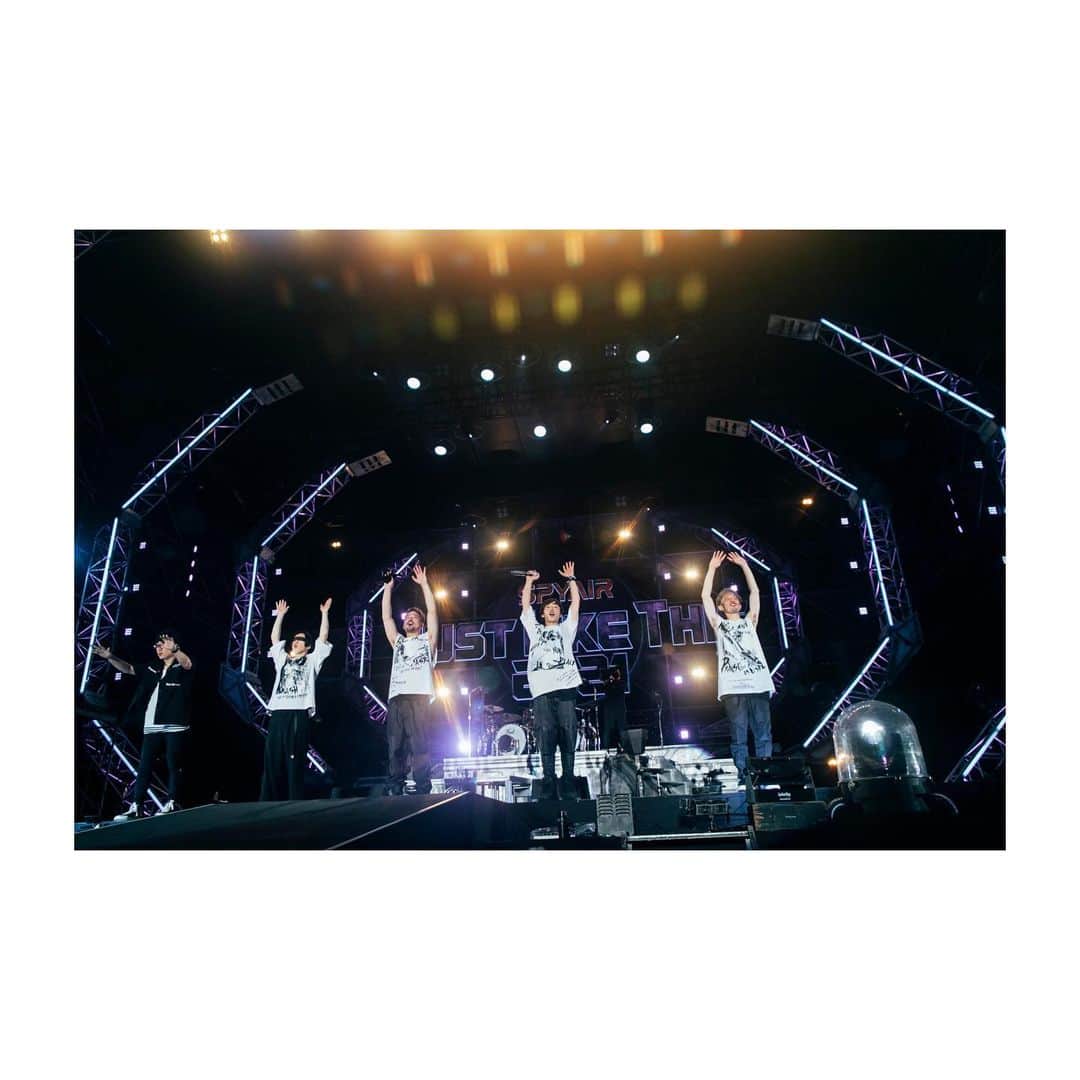 UZのインスタグラム：「今日はSPYAIRメジャーデビュー日😆 そしてベストアルバム発売日👍 是非この11年の軌跡を聴いてみて下さい♫  #spyair #jlt2021」