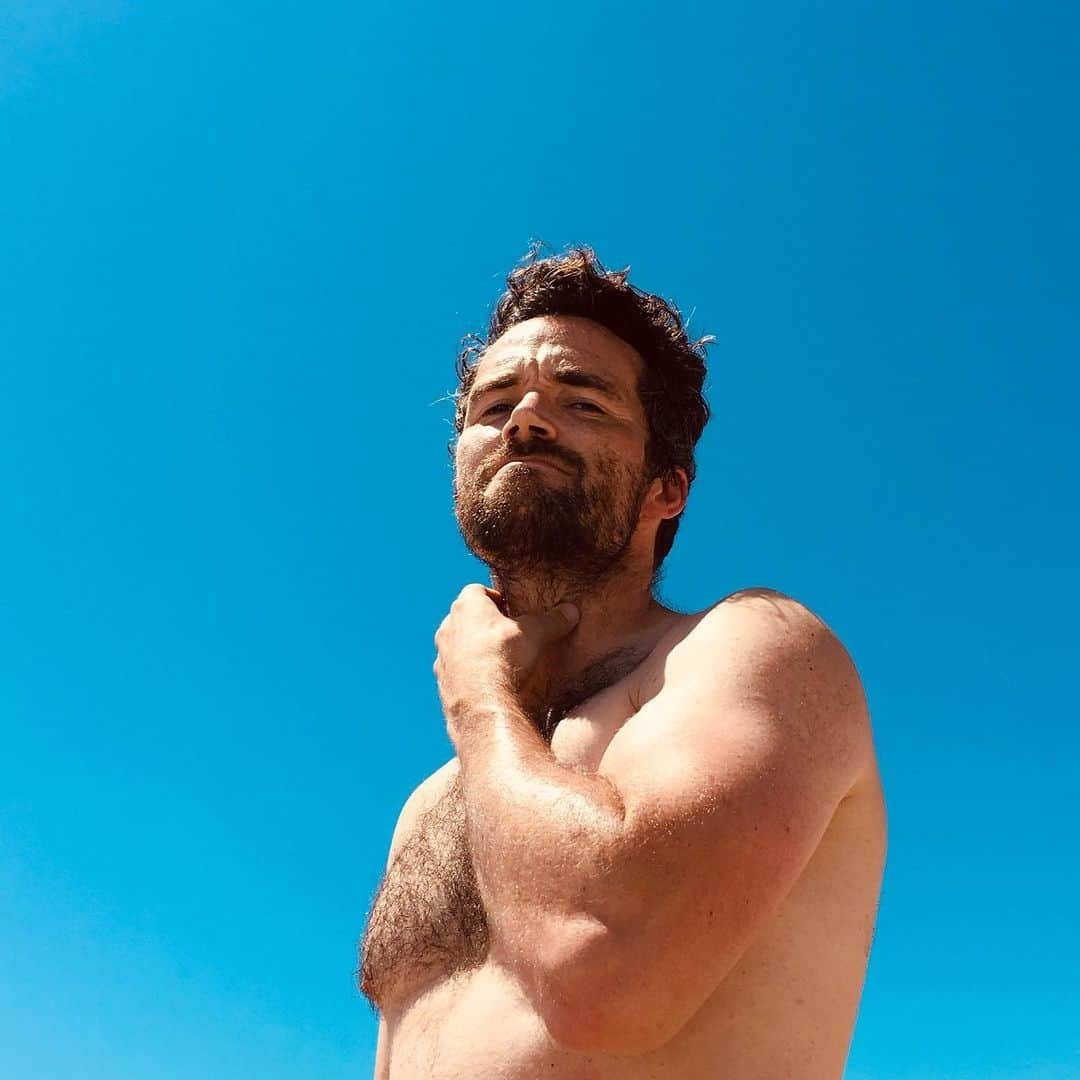 イアン・ハーディンクのインスタグラム：「One of the best things about vacation is being able to post hairy thirst traps. #imshavingtonight」