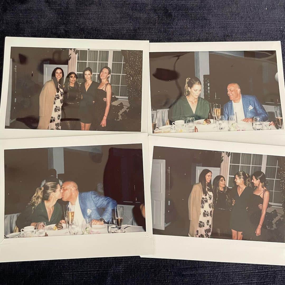 アンナ・ローソンさんのインスタグラム写真 - (アンナ・ローソンInstagram)「🍾🎂🎉🥳」8月11日 11時05分 - annarawson