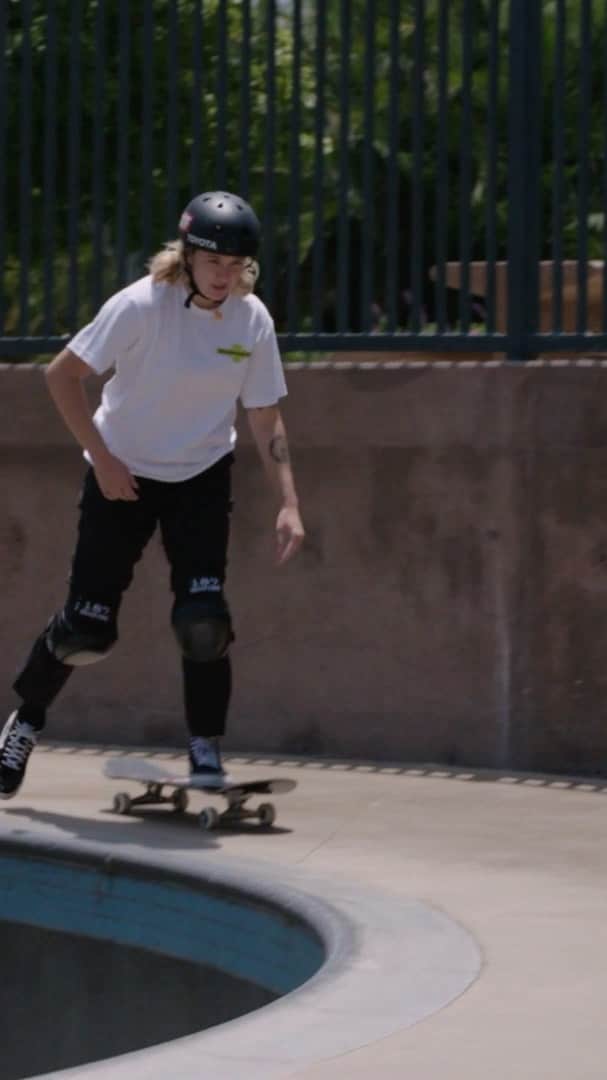 ジョーディン・バラットのインスタグラム：「day in the life before the olympics 😄 @worldskatesb thanks for the video! @peacocksk8 👊🏼」