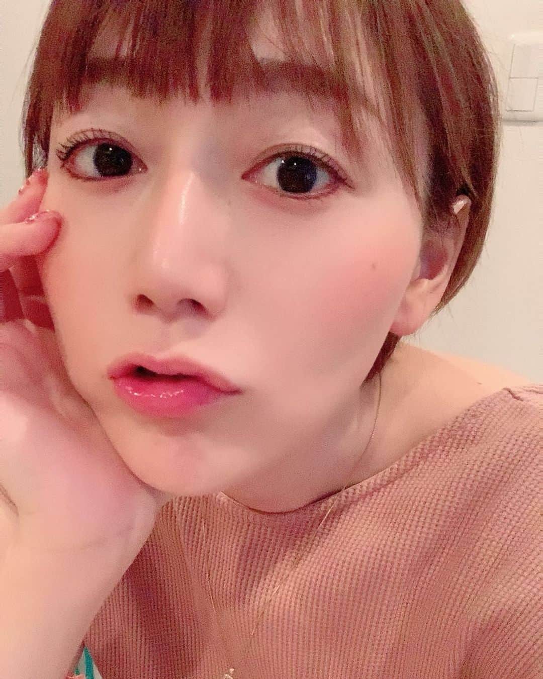 佐藤ただすけのインスタグラム：「🎀  人生の中で、何回、人に対して真剣に向き合えるだろう。  あるいは、本当に誰かを助けることができるのだろうか。  どれだけの人を励ますことができるだろう。  どれだけの人を傷つけずに済ますことができるだろう。  そんなことを延々と考える、更年期障害の私。  #トランスジェンダー #性別適合手術 #トランスセクシャル #更年期障害  #ホルモン療法 #transgender #LGBTQ #transjoy #transsexual」