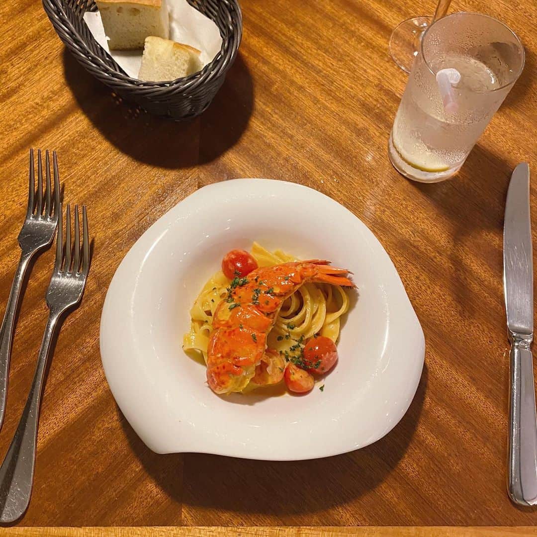 松川星さんのインスタグラム写真 - (松川星Instagram)「いとちゃんbirthday💐 レストランもプレゼントもお手紙もすっごく喜んでくれて 嬉しかった 、、本当におめでとういとちゃん 🧸♡」8月11日 22時02分 - akarin__rin