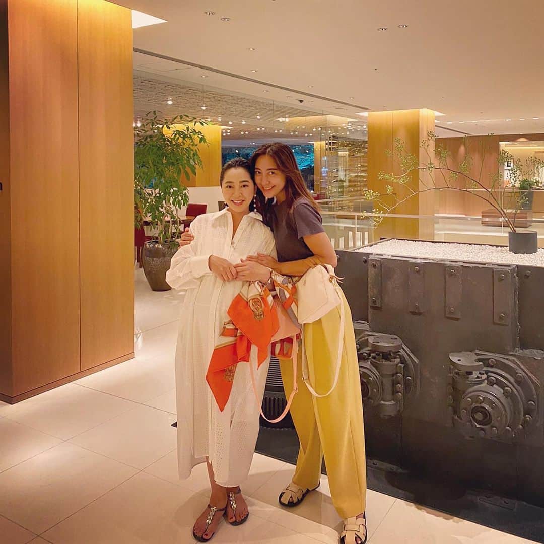 のインスタグラム：「My❤️Sis @22_norin_  Soon to be mom of 3kids🥰 女神のように 美しい妊婦ののりちゃん❤️ #love #sister」