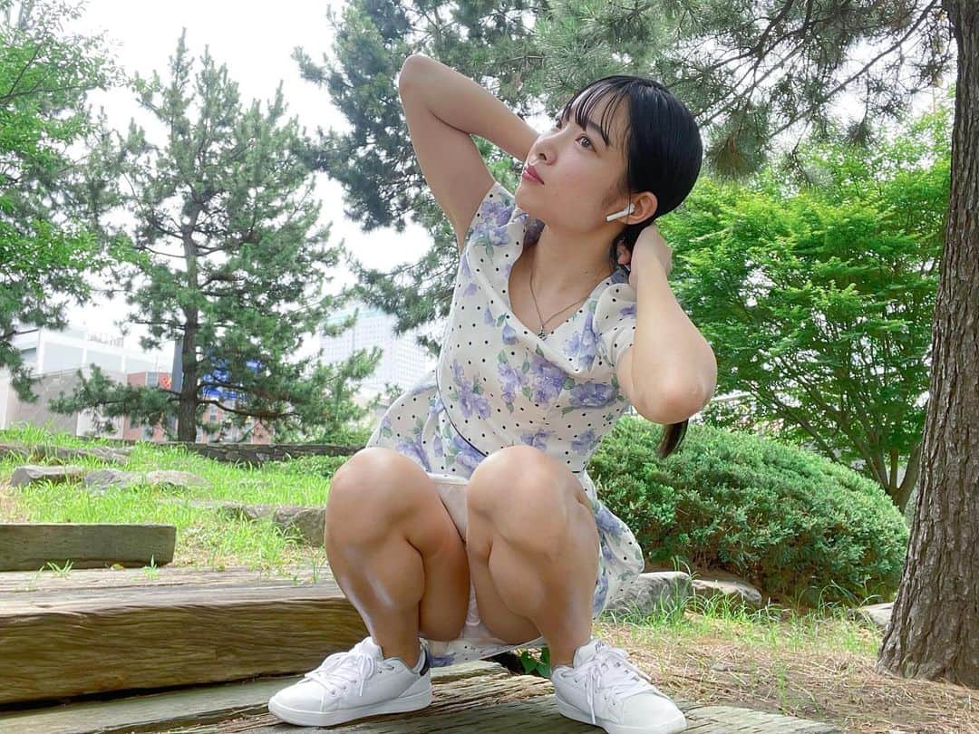 のインスタグラム：「１→ ２→ ３🥰❤️  Which photo is the best??  おすすめの音楽教えて😌  ୨୧┈┈┈┈┈┈┈┈┈┈┈┈┈୨୧  【ファン参加企画第一弾】  Rikaに着て欲しい衣装をファンの皆様から募集します♡  ・トレーニングウェア ・ランジェリー（ブラ、ショーツなど） ・タイトミニワンピ ・水着（ビキニ、ブラジリアン、マイクロビキニなど） ・ストッキング ・えちえちな衣装㊙️　　　etc   皆様から募集します！ 採用された衣装はYoutubeで公開します♡  送付先はこちらです😋🌹  〒150-0001 東京都渋谷区神宮前5-47-11 ASTUDIO 305 藍沢梨夏宛  ୨୧┈┈┈┈┈┈┈┈┈┈┈┈┈୨୧  秘密の動画はonlyfansで...㊙️  ୨୧┈┈┈┈┈┈┈┈┈┈┈┈┈୨୧  #チラリズム探究家  #フェチ  #グラビア  #グラビアアイドル  #むちむち  #脚 #脚フェチ  #太もも  #スカート  #ワンピース  #ポートレイト  #portraitgirl  #footfetishmodel  #gravure  #instagravure  #japanesegirl  #tokyogirl  #beautifullegs  #cutegirls😘  #pantyhosefetish #glamourmodel  #ootdstyle #yokohama」