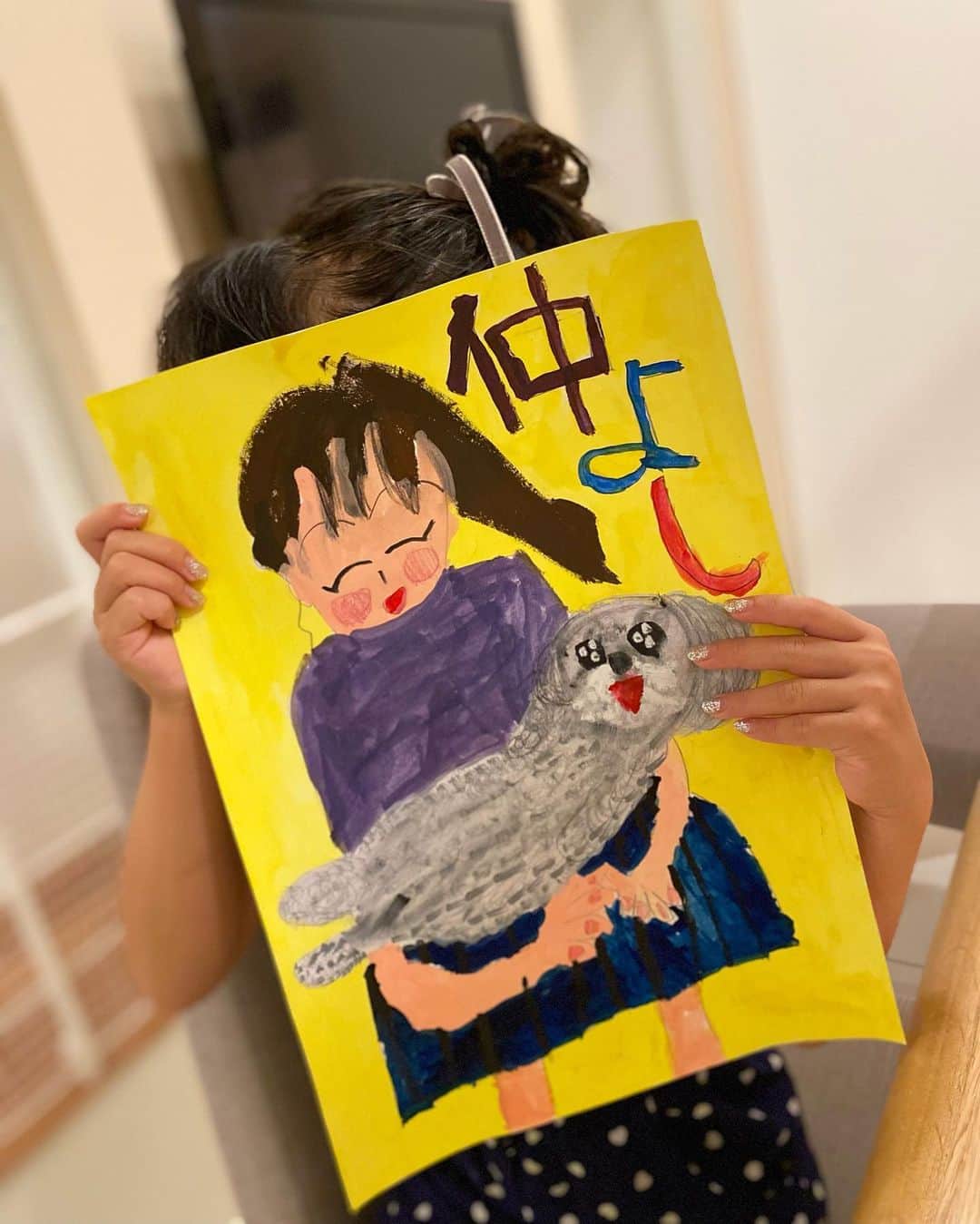 Mai Wakimizuのインスタグラム：「7歳のお友達が夏休みのポスターコンクールで書いた絵。テーマは"大好きな犬の絵"♡え、カプリやん（；＿；）カプリと遊んだたった1回のことをこんな可愛く絵にしてくれました♡目キラキラしてるし毛もフワフワしてる♡嬉しい。めちゃくちゃ嬉しい。入賞したらいいな♡(私の中では最優秀賞だけど♡) #愛犬カプリ」