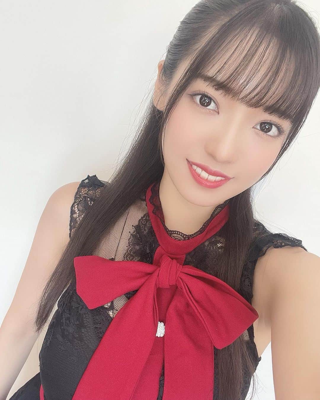 桜田愛音のインスタグラム：「ついに明日…！！ 【#カメリパ　デビューライブ】  アイドル活動頑張るね💫 沢山応援してください(*´꒳`*)  🎟ライブチケットは私のTwitterまたはカメレオンリパブリック検索してください🎟  そして、明日のデビューLIVEを記念して 『サイン入りチェキ』の発売が決定しました🤩🎊  メンバー1人1人のチェキはもちろん、4ショットチェキもあるので是非チェックしてね！！ (⚠️4ショットチェキはサイン無しなのでご注意ください…！)  8/12 21:30が締め切りとなっていますのでお急ぎください💨 ・ ・ ・ ・ ・ ・ ・ twitter→ sakurada_anon ←検索🔍 ・ ・ ・ #桜田愛音　#マグニファイエンタテイメント　#インスタグラビア #グラビア　#水着 #撮影会　#撮影 #撮影モデル #カメラ #メイク #camera #Shooting #makeup #girl  #photooftheday #selfie #tiktok」
