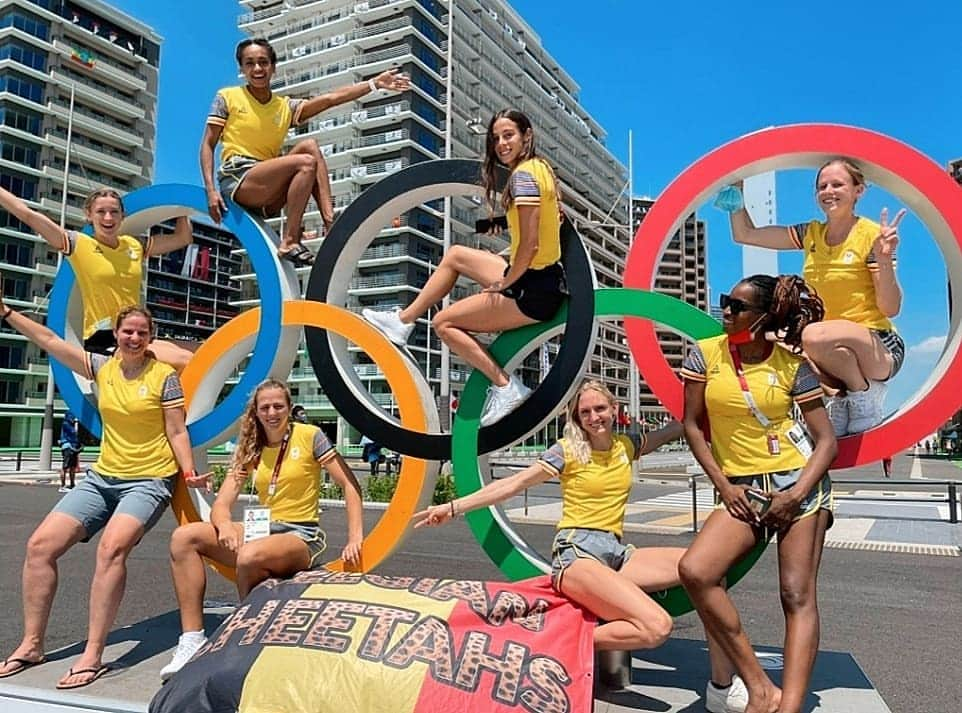 Paulien COUCKUYTさんのインスタグラム写真 - (Paulien COUCKUYTInstagram)「Sitting on a cloud of olympic rings: can you feel the excitement ?! 🌟  4 races, 4 Belgian records.   The road of my Olympic Games was filled with a lot of EMOTIONS.  ⚡From excitement living the dream ⚡To being afraid of dissapointing myself, family and friends ⚡To happy tears of being blessed with the support of my loved ones (all the messages 🙏🏼)  ⚡To proudness of achieving my goals  ⚡To wanting more and not being satisfied  ⚡To beautiful friendship and running together  ⚡To tears that the dream came to an end ⚡To looking forward to new opportunities ⚡To fulfilment being back home   I loved every second of feeling all of this !   Although it wasn´t easy with covid, I´m so so blessed the Olympic Games were not cancelled ! This experience really gave me so much joy and motivation of working further towards new dreams !   #olympicgames #olympicrings #olympicvillage #livingonacloud #athlete #belgiancheetahs」8月11日 22時59分 - pauliencouckuyt