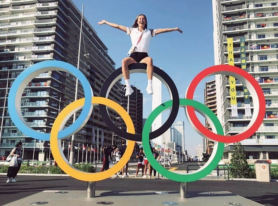 Paulien COUCKUYTのインスタグラム：「Sitting on a cloud of olympic rings: can you feel the excitement ?! 🌟  4 races, 4 Belgian records.   The road of my Olympic Games was filled with a lot of EMOTIONS.  ⚡From excitement living the dream ⚡To being afraid of dissapointing myself, family and friends ⚡To happy tears of being blessed with the support of my loved ones (all the messages 🙏🏼)  ⚡To proudness of achieving my goals  ⚡To wanting more and not being satisfied  ⚡To beautiful friendship and running together  ⚡To tears that the dream came to an end ⚡To looking forward to new opportunities ⚡To fulfilment being back home   I loved every second of feeling all of this !   Although it wasn´t easy with covid, I´m so so blessed the Olympic Games were not cancelled ! This experience really gave me so much joy and motivation of working further towards new dreams !   #olympicgames #olympicrings #olympicvillage #livingonacloud #athlete #belgiancheetahs」