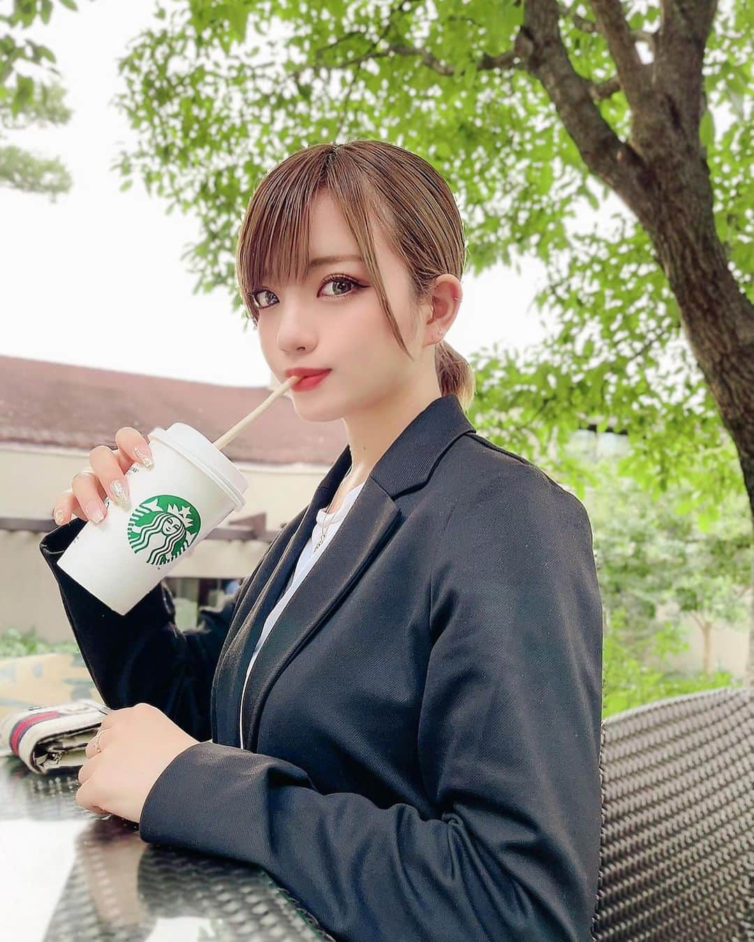 みきでりさんのインスタグラム写真 - (みきでりInstagram)「お仕事休憩中〜☕️♥︎🌿 スワイプすると目が合うよ。笑👀」8月11日 22時59分 - mikidelicious