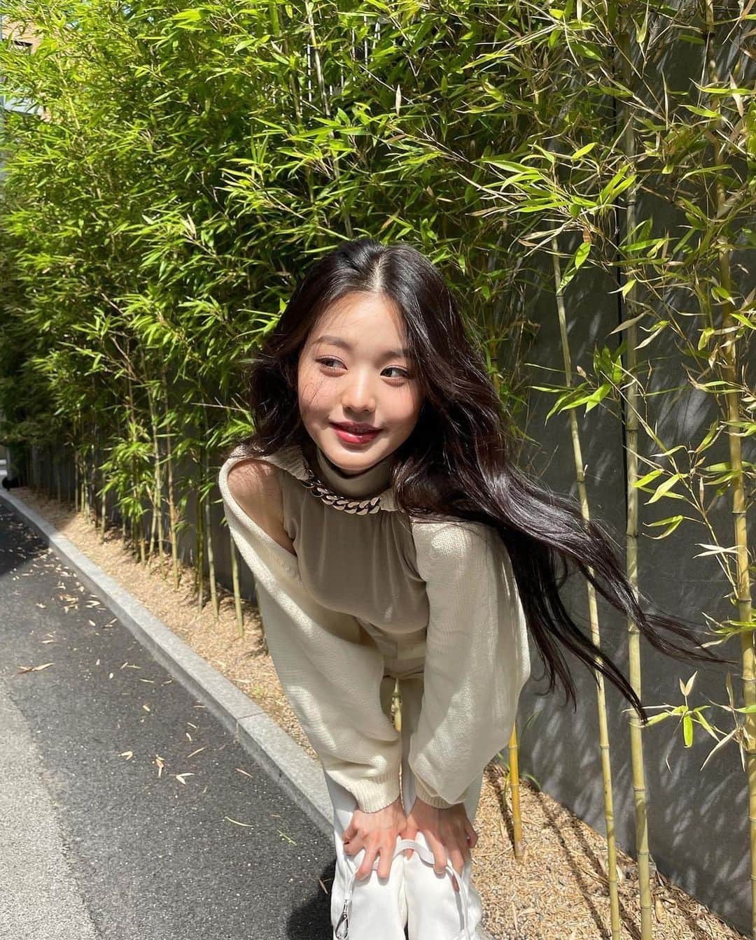 チャン・ウォニョンさんのインスタグラム写真 - (チャン・ウォニョンInstagram)「bow down to the one & only princess jang wonyoung 👀👑 #IZONE #JANGWONYOUNG #WONYOUNG #아이즈원 #장원영 #원영」8月11日 14時52分 - wonyoung__ive