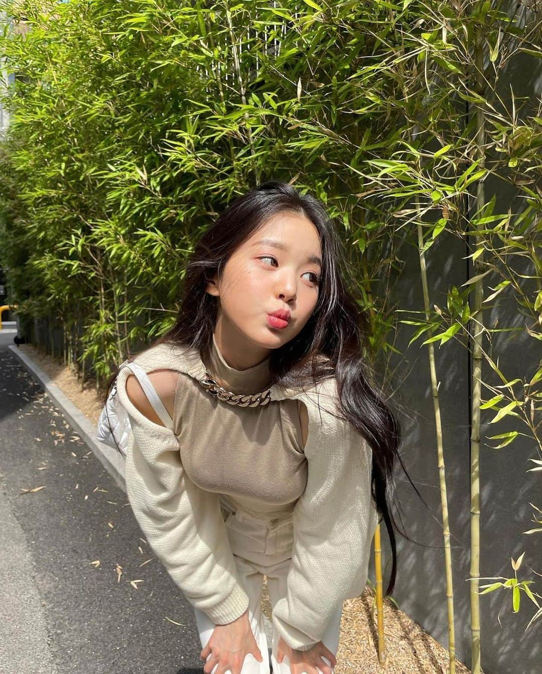 チャン・ウォニョンさんのインスタグラム写真 - (チャン・ウォニョンInstagram)「bow down to the one & only princess jang wonyoung 👀👑 #IZONE #JANGWONYOUNG #WONYOUNG #아이즈원 #장원영 #원영」8月11日 14時52分 - wonyoung__ive