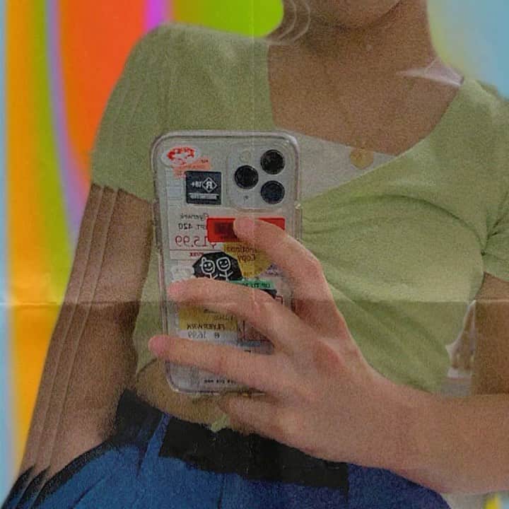 のインスタグラム：「. . 💖🦖🍄🍍🍟🛼📲🔫🪆 . .」