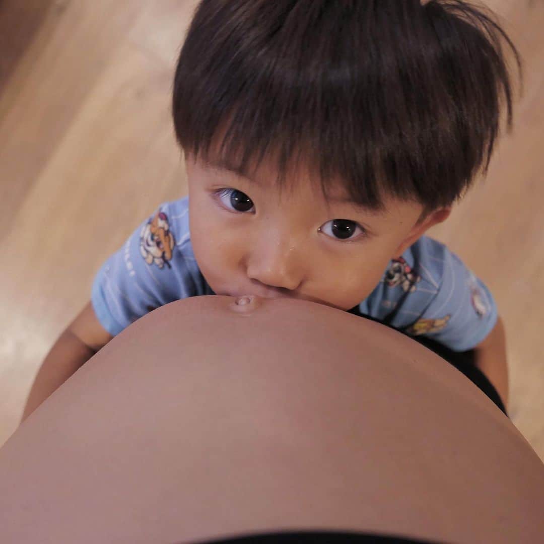 中川珠里さんのインスタグラム写真 - (中川珠里Instagram)「.  #6months  #pregnant  まもなく #妊娠6ヶ月  おへそがやっぱりこれ」8月11日 16時20分 - juri1104