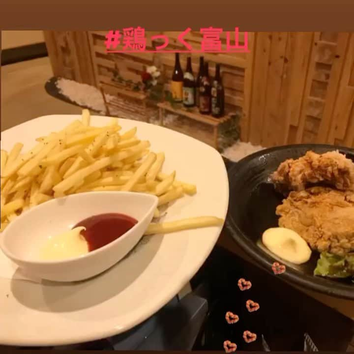 鶏っく富山のインスタグラム：「どうも！鶏屋です！  お子様からおばあちゃんまで。みんな大好きな揚げ物！ 当店の唐揚げやチキン南蛮、鶏天に煮卵の天ぷら。 9割ほどのメニューが全て謹製です✨  安心と笑顔をお届け致します☺️☺️  本日も粛々と営業中！ インスタ見たよ🤗で唐揚げプレゼント🎁  お待ちしてま〜す！！  #富山 #駅前 #鶏っく #居酒屋 #完全個室 #お得 #宴会 #飲み放題 #やってるよ #地鶏  #地酒 #鉄板焼き #九州料理 #愛と笑顔 #コロナ対策 #バッチリ #記念撮影 #任せてや #teamびーじー #唐揚げ #唐揚げ専門店  #UberEATS #好評販売中」