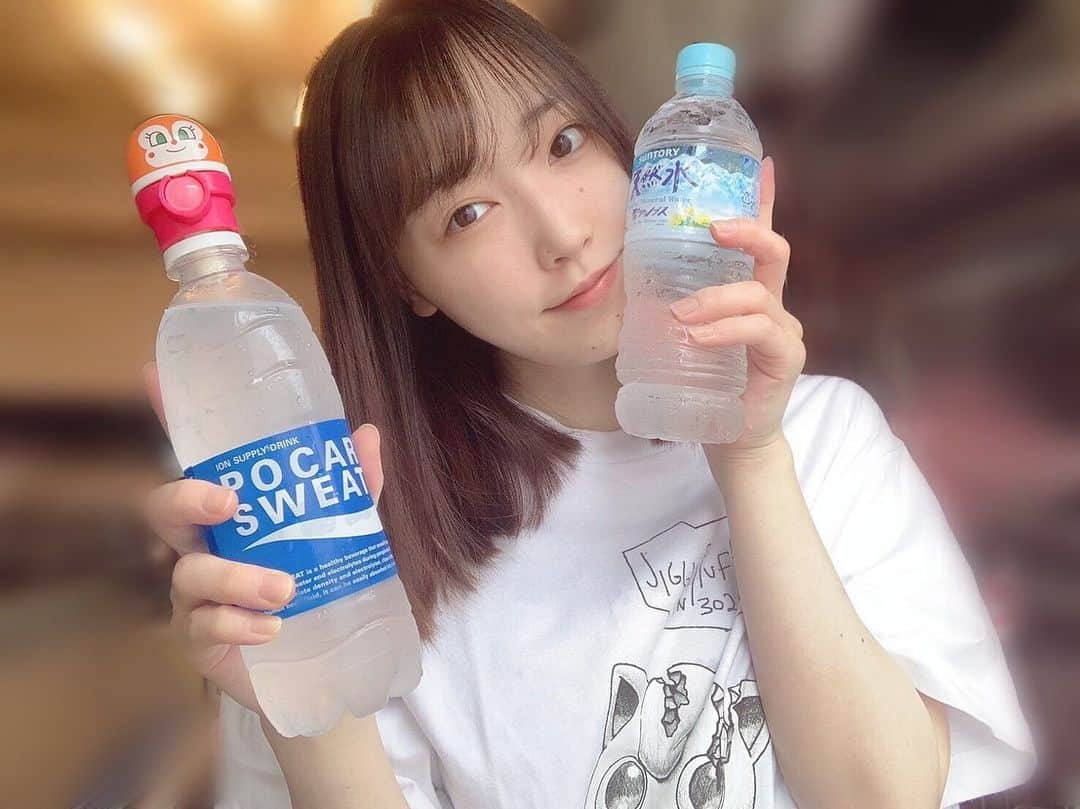 譜久村聖さんのインスタグラム写真 - (譜久村聖Instagram)「暑いですね〜💦☀️ 忙しくても水分塩分補給忘れないでね〜🐬  #morningmusume21 #モーニング娘21 #譜久村聖 #ポカリスエット #天然水 #アンパンマンミュージアム  #ドキンちゃん #ストローキャップ #部屋着 #ユニクロ #プリンちゃん」8月11日 19時20分 - mizuki_fukumura.official