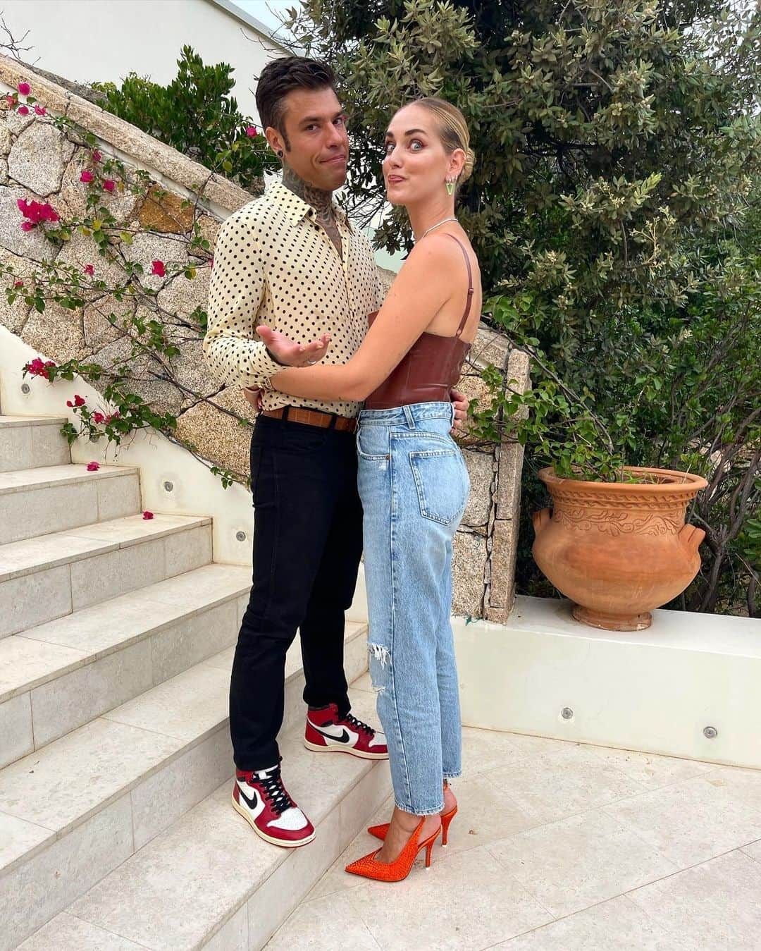 キアラ・フェラーニさんのインスタグラム写真 - (キアラ・フェラーニInstagram)「When he looks taller than me… Swipe through 😂 #TheFerragnez」8月11日 19時30分 - chiaraferragni