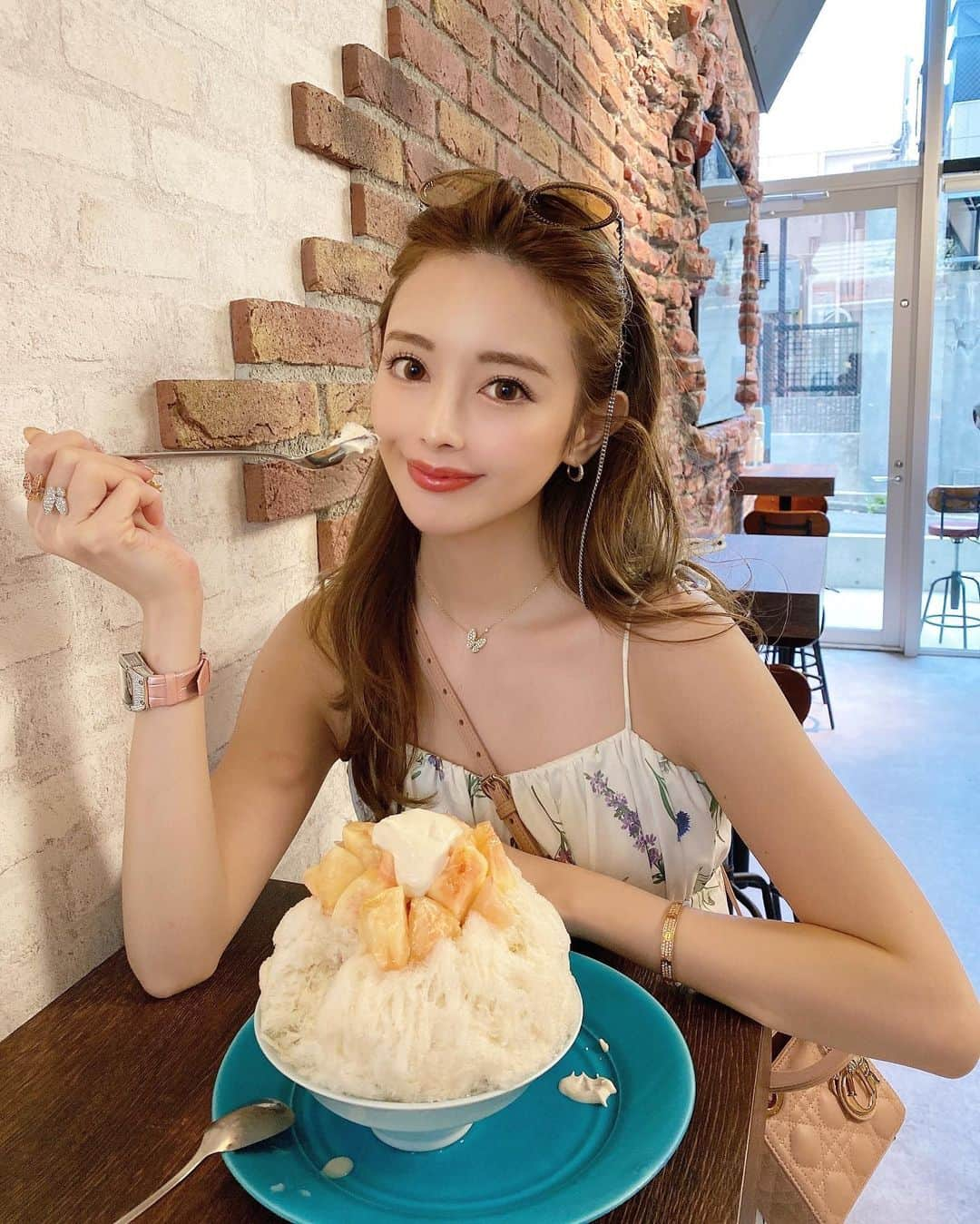 小川ももえさんのインスタグラム写真 - (小川ももえInstagram)「🍑🍧  #cafebarao#かき氷#🍧#西麻布」8月11日 19時58分 - momoe_0406