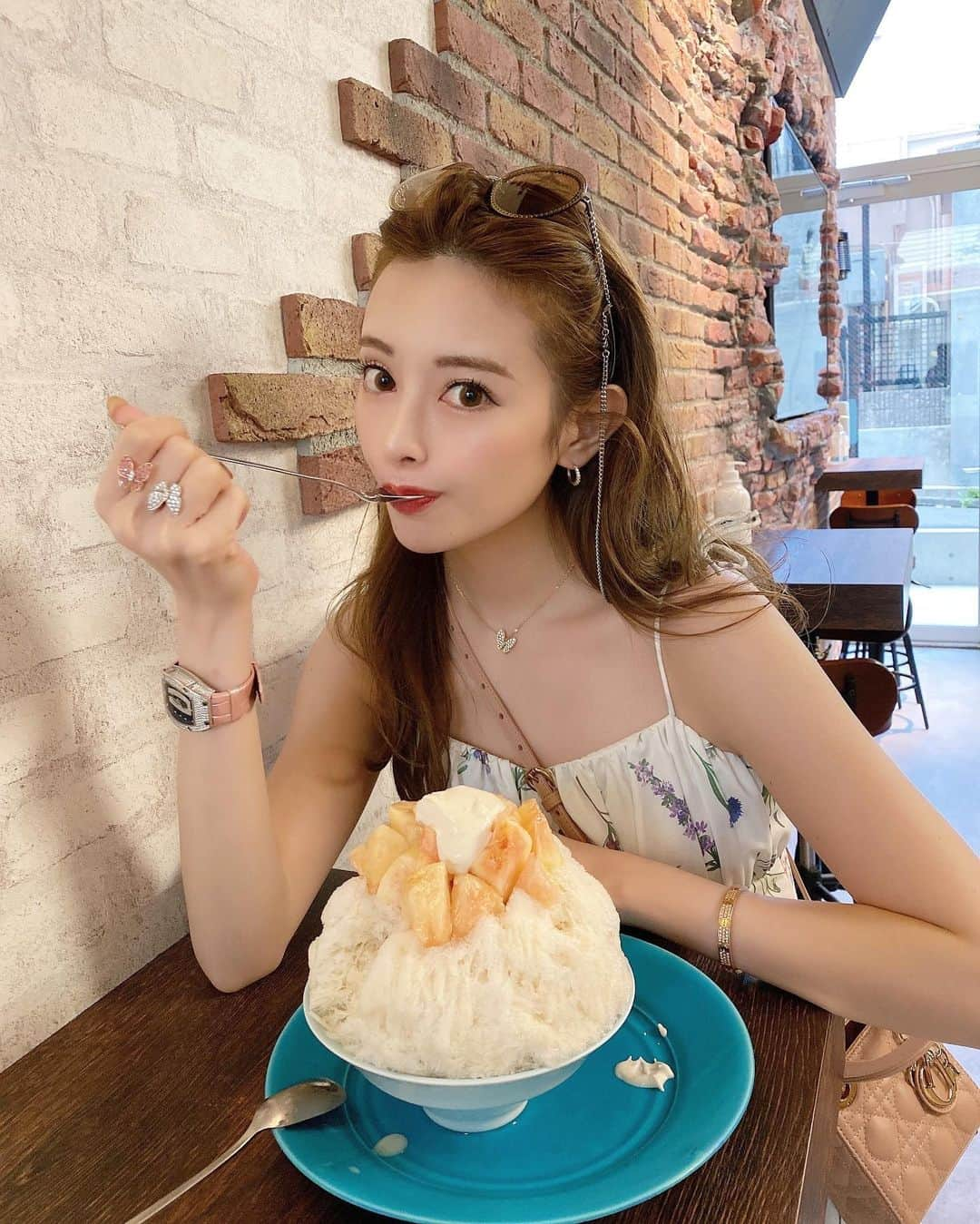 小川ももえさんのインスタグラム写真 - (小川ももえInstagram)「🍑🍧  #cafebarao#かき氷#🍧#西麻布」8月11日 19時58分 - momoe_0406