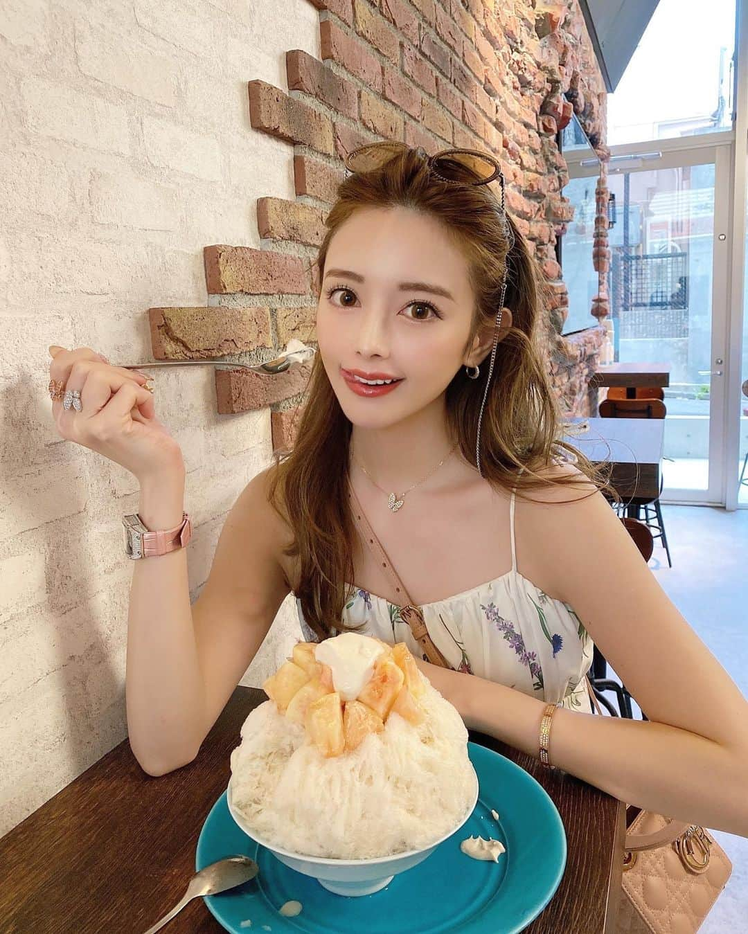 小川ももえさんのインスタグラム写真 - (小川ももえInstagram)「🍑🍧  #cafebarao#かき氷#🍧#西麻布」8月11日 19時58分 - momoe_0406