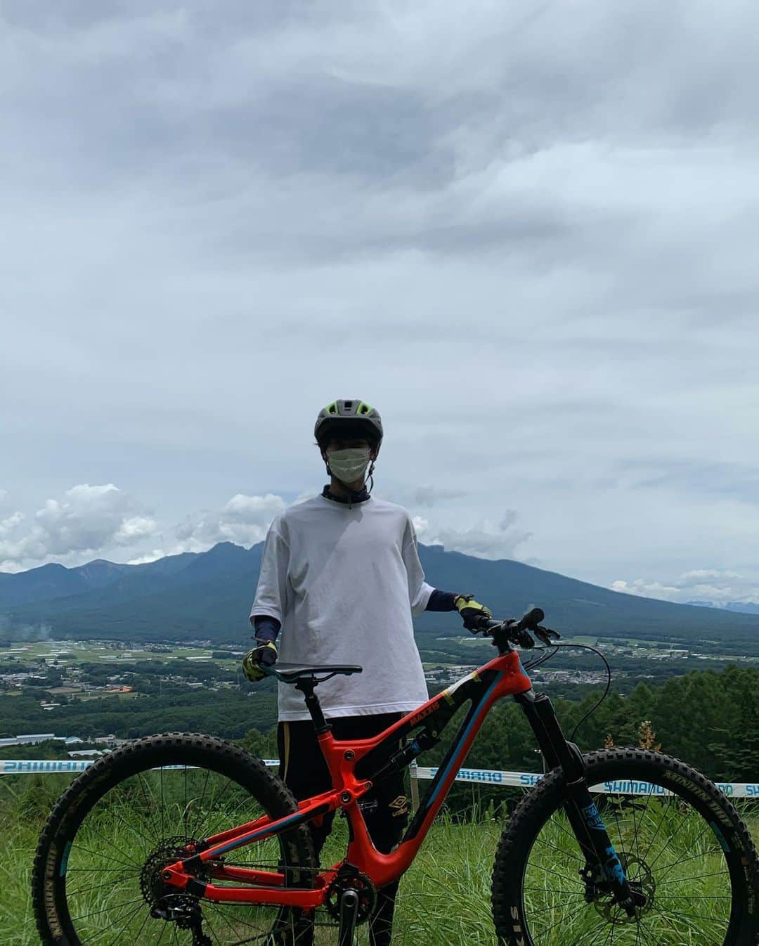 小林希大さんのインスタグラム写真 - (小林希大Instagram)「MTB【マウンテンバイク】してきました！とてもアクティブで体で大自然を感じられました！インストラクターのいとこが言うには結構できてるみたいなので後半動画載せておきました。」8月11日 20時24分 - kidai_kobayashi