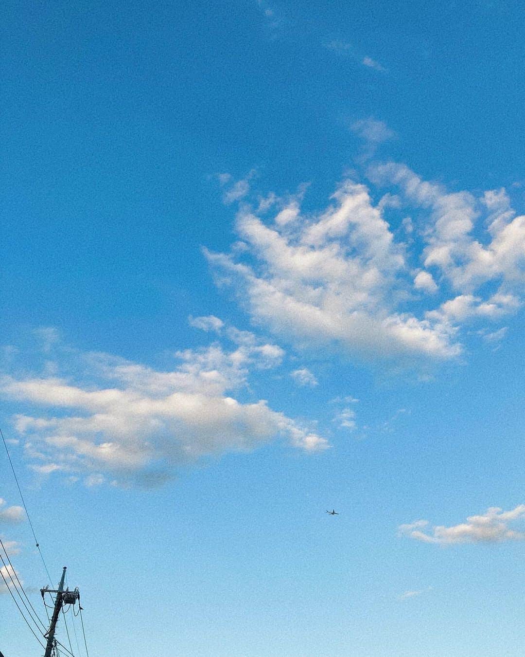 藤木由貴さんのインスタグラム写真 - (藤木由貴Instagram)「夏の空がすき。 #summersky ✈︎ ✈︎ ✈︎」8月11日 20時28分 - yuki.grm