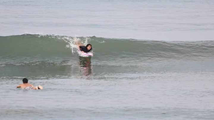 渡辺愛のインスタグラム：「small wave🤣🌊🔥」