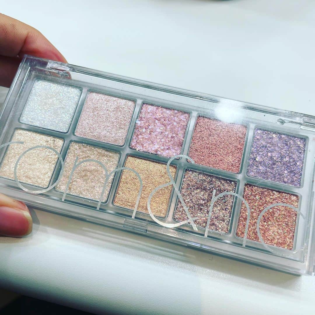 ギャル曽根のインスタグラム：「最近買いました。 キラキラ。✨ お気に入りです💜🧡💛💜💙」