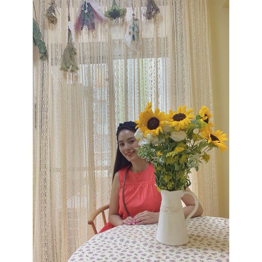 立花陽香さんのインスタグラム写真 - (立花陽香Instagram)「みほちゃん👸 @chibimihoppe_golf から幸せのお裾分け💝💝 とってもエネルギッシュで、私の大好きなお花です🌻  #ひまわり #向日葵 #himawari」8月12日 0時51分 - haruka_4