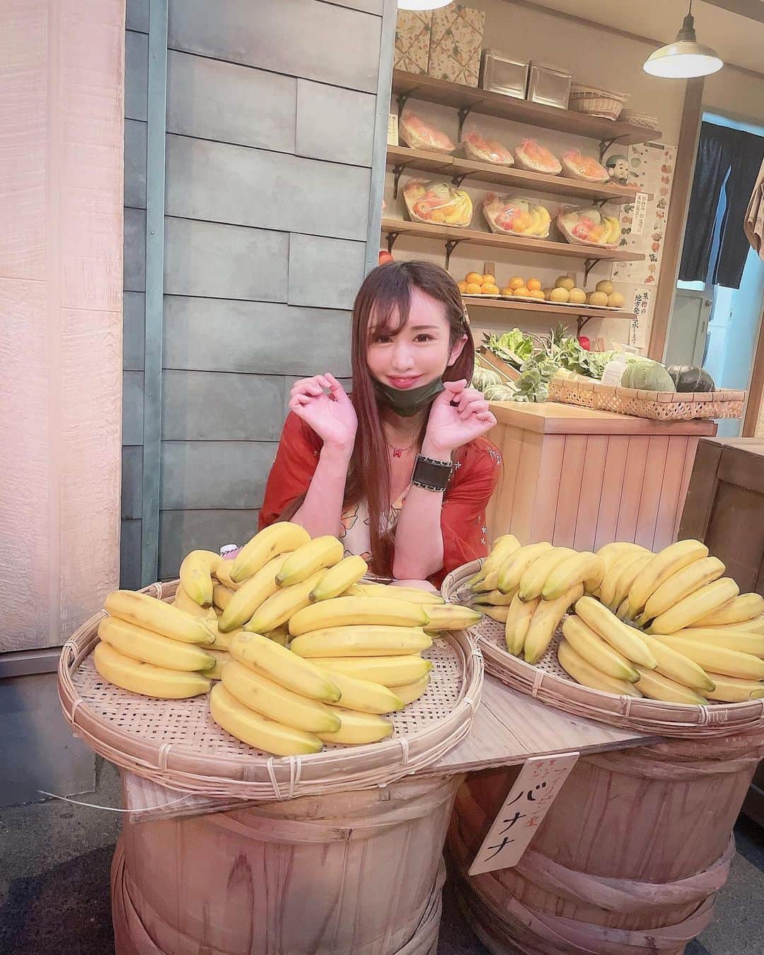橘芹那のインスタグラム：「我喜欢香蕉🍌🍌🍌  #インスタ映え #インスタ探検隊 #西武園ゆうえんち #夕日の丘商店街 #夕日の丘商店街大賞 #遊園地 #レトロ #昭和感 #バナナ #八百屋 #インフルエンサー #インスタグラマー #小旅行気分 #埼玉県 #夏休みの過ごし方 #夏の思い出 #いいね #いいね返し #instagood #instatrip #banana #greengrocer #fruits #lgbtq #transgirl #transwoman #japanesegirl #model #fyp #fypシ」