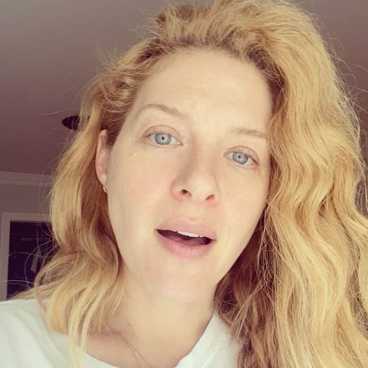 レイチェル・レフィブレのインスタグラム：「QUESTION: If I did an IGLive about how I handle difficult times, what is something you are struggling with that you’d like to talk about?」