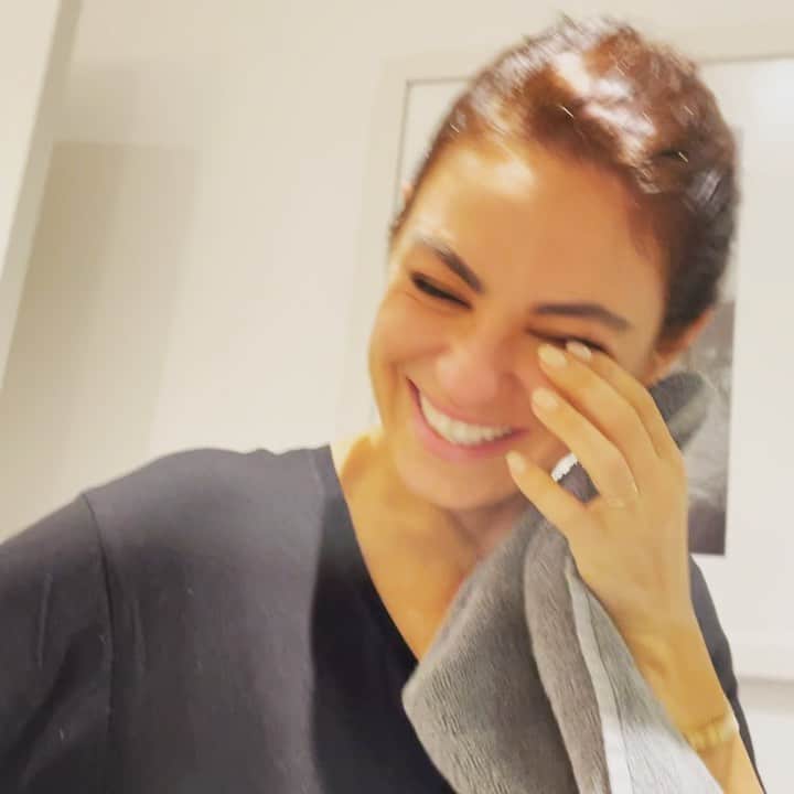 アシュトン・カッチャーのインスタグラム：「This bathing thing is out of hand. #KutcherBathroomTalks」