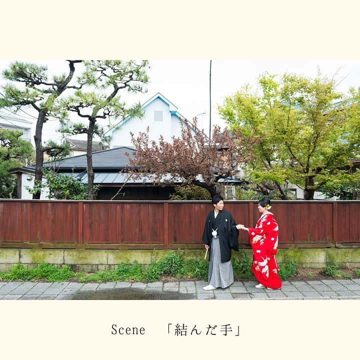 The KAMAKURA WEDDINGさんのインスタグラム写真 - (The KAMAKURA WEDDINGInstagram)「Scene 「結んだ手」 ・ 結という字は糸を組み合わせて 「糸をしっかりと解けぬように固める」 「互いに助け合う」 という意味がある ・ ご家族との結びつきが強いふたり そんなふたりが自分の家族を 改めて大切だと思えるように 新しく家族になるお相手のご家族と絆を結べるように 何よりふたりの絆を深く深く結べるように ・ 手を繋いで結婚式に向かう時間は その想いを深く強くするための 大切な時間  ----- produce by @thekamakurawedding ----- kimono：@authentique_kimono　＠authentique_weddingdress make：@makemariee flower：@hanahirowedding photo：@yokohama_laviephotography ----- 結婚式実例はHPから  https://kamakura-wedding.jp/report/ ----- #thekamakurawedding #テーマウェディング #ウェディングプロデュース」8月12日 11時04分 - thekamakurawedding