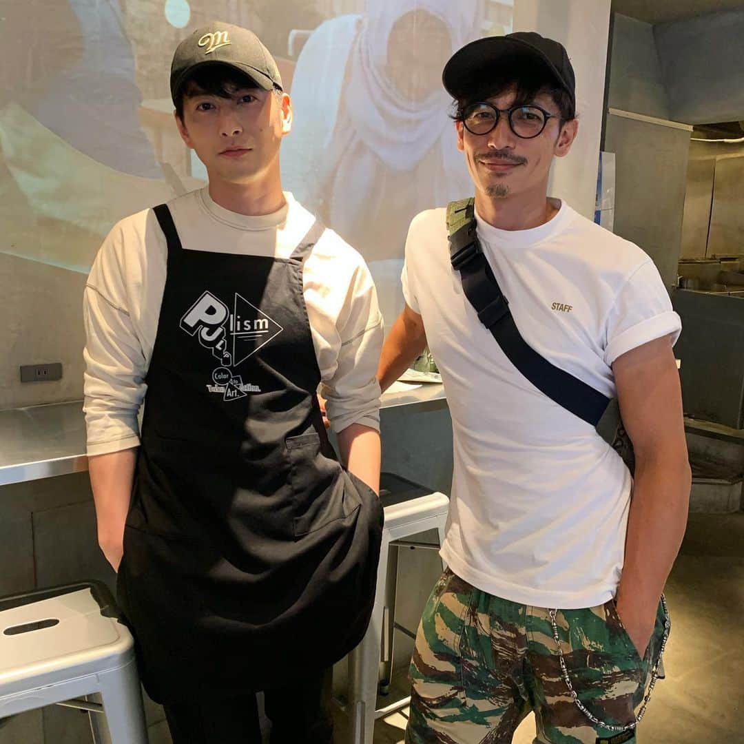 石黒英雄のインスタグラム：「監督は、アニキ　@hiroshitamaki_official  でした！  もう一度、youtube de 観てみて💪 てか、シリーズ全て観て😎 . YouTube Transistory Project『すぐに逢えないなら』MUSIC VIDEO 第２弾  #玉木宏 #奈緒 #すぐに逢えないなら」