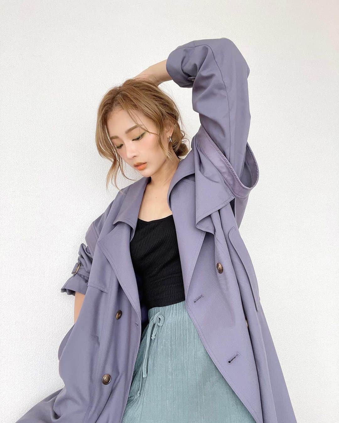 のインスタグラム：「AWのお洋服が続々届き中🤍 @murua_official の新作トレンチコート、パープルがめちゃくちゃかわいい。💜 今季、出番が多くなる事でしょう☺️🌿 #murua#murua2021aw#murua_snap#bestofトレンチbymurua #ボリュームスリーブレイヤートレンチ #muruaカラー総選挙」