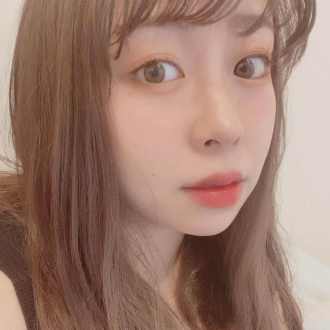 餅田コシヒカリさんのインスタグラム写真 - (餅田コシヒカリInstagram)「橋本環奈ちゃんになれるカラコン使ってみたけど、 素材が全然違うから似ても似つかなかった😌(日本語合ってる？  でも抜け感がかわい  #エマーブル #カラコン #メロウマーブル」8月12日 13時40分 - koshihikarimochida0000