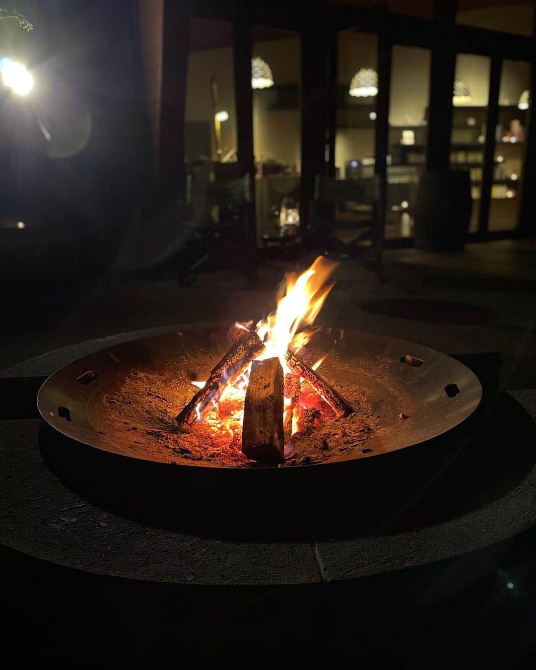 椎名美月さんのインスタグラム写真 - (椎名美月Instagram)「この夏私は焚き火が見たかったのだ  見れて幸せでした。  #グランピング #星のや富士」8月12日 13時50分 - mizkiss