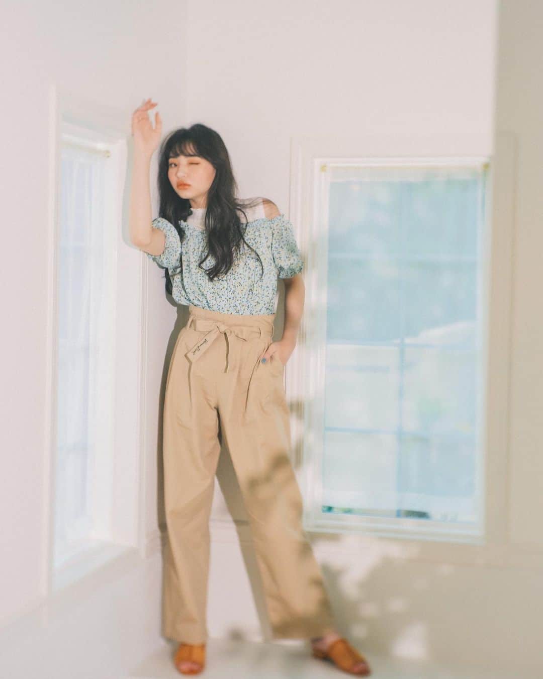 ニコ☆プチのインスタグラム：「🍃✨☁️  圧倒的モデル🥺🤍 ブランドはタグをチェック🏷  👧🏻Model @meeeeei0507  📸Photo by @kusumoto_takaki   #本多萌愛 #オーラはんぱない #でもゆるキャラ🐶笑 #ギャップな姿はついったーで🕊」
